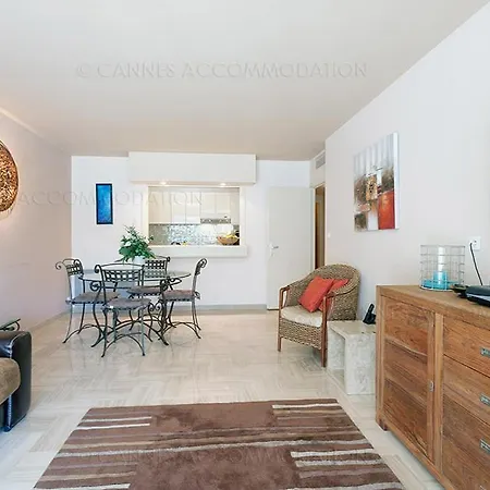 Gray 3a2 Apartment *